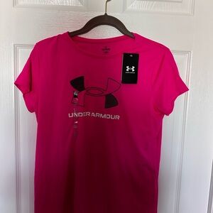 Youth’s XL pink under armour T-shirt, tags still attached, never worn.